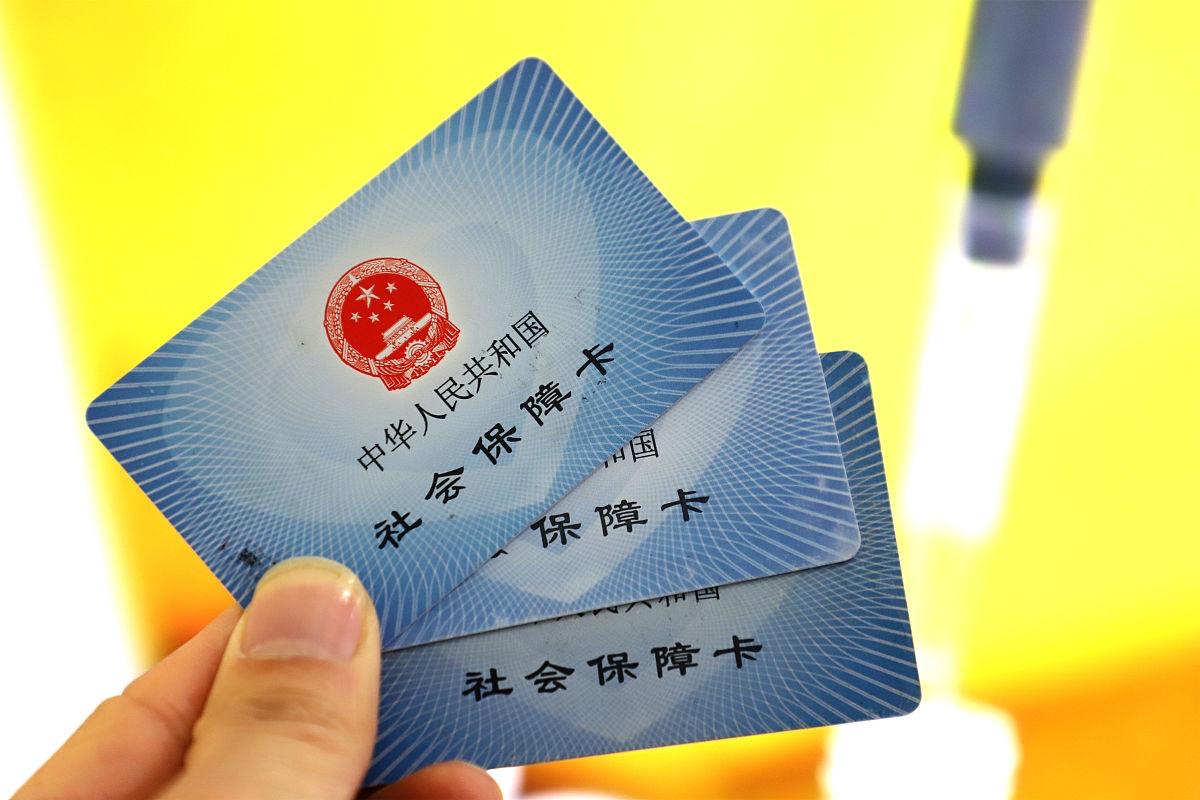 云南最新上海医保卡取现5000方法分析(最方便真实的云南上海医保卡取现黄牛方法)